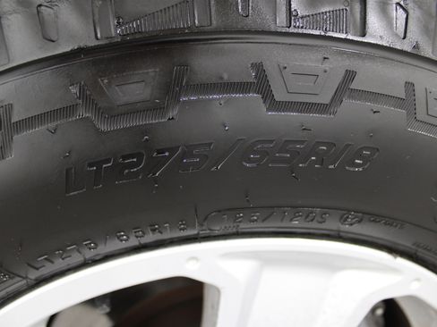 Used 2016 Toyota Tundra SR5 w/ SR5 Upgrade Package image 34