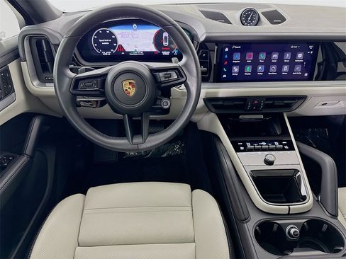 Used 2024 Porsche Cayenne Coupe image 25