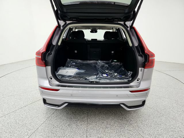 New 2026 Volvo XC60 B5 Plus w/ Protection Package Premier AWD/4WD image 19