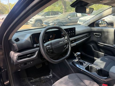 Used 2025 Kia K4 FWD image 32