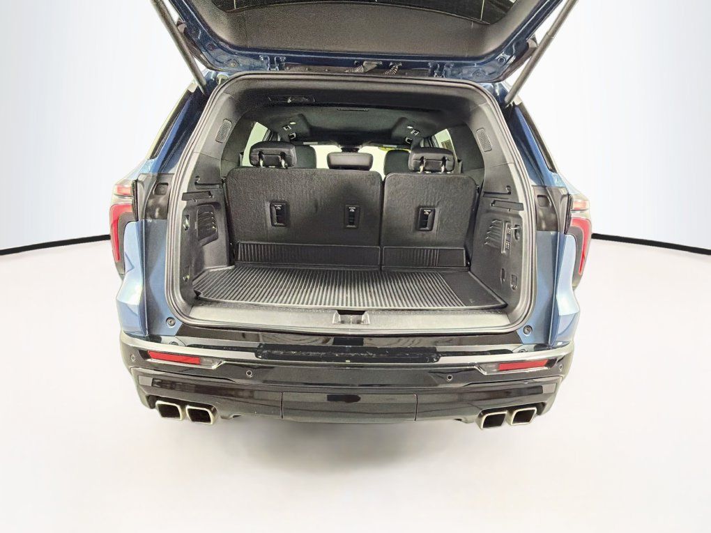 Used 2025 Chevrolet Traverse High Country FWD image 27