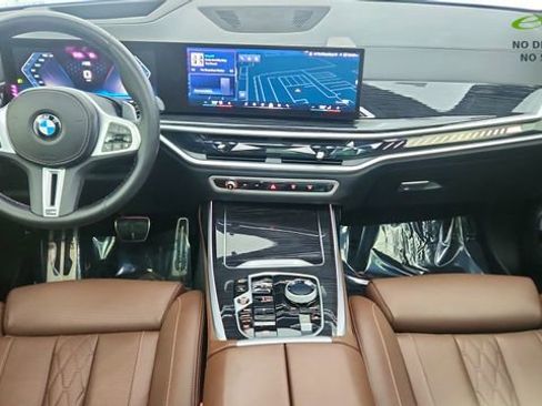 Used 2025 BMW X7 M60i image 96