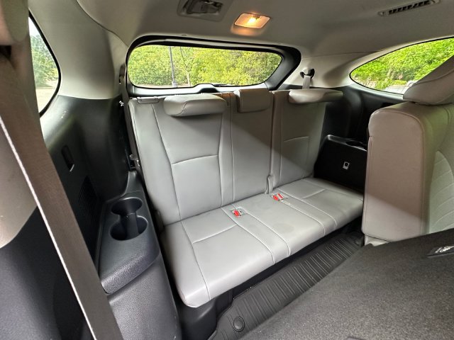 Used 2020 Toyota Highlander XLE FWD image 18