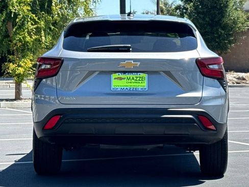 Used 2025 Chevrolet Trax LS FWD image 12