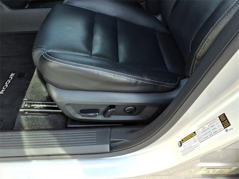 Certified 2022 Nissan Rogue SL w/ SL Premium Package image 5