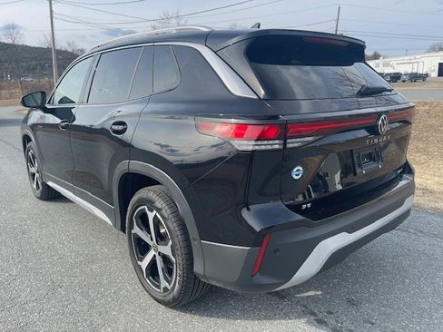 New 2025 Volkswagen Tiguan SE AWD/4WD image 2