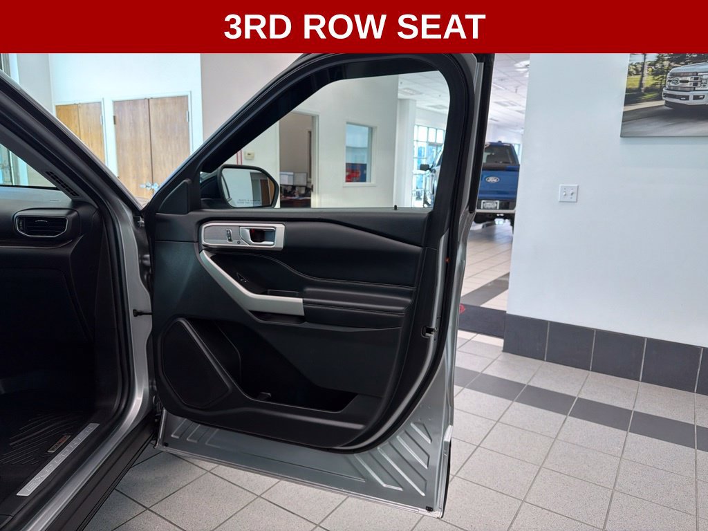 Used 2021 Ford Explorer Limited w/ Equipment Group 301A AWD/4WD image 22