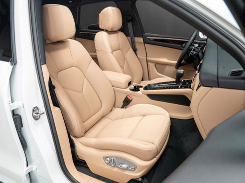 New 2026 Porsche Macan AWD/4WD image 35