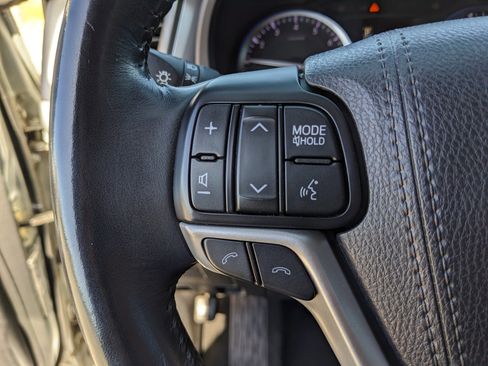 Used 2018 Toyota Highlander XLE image 38