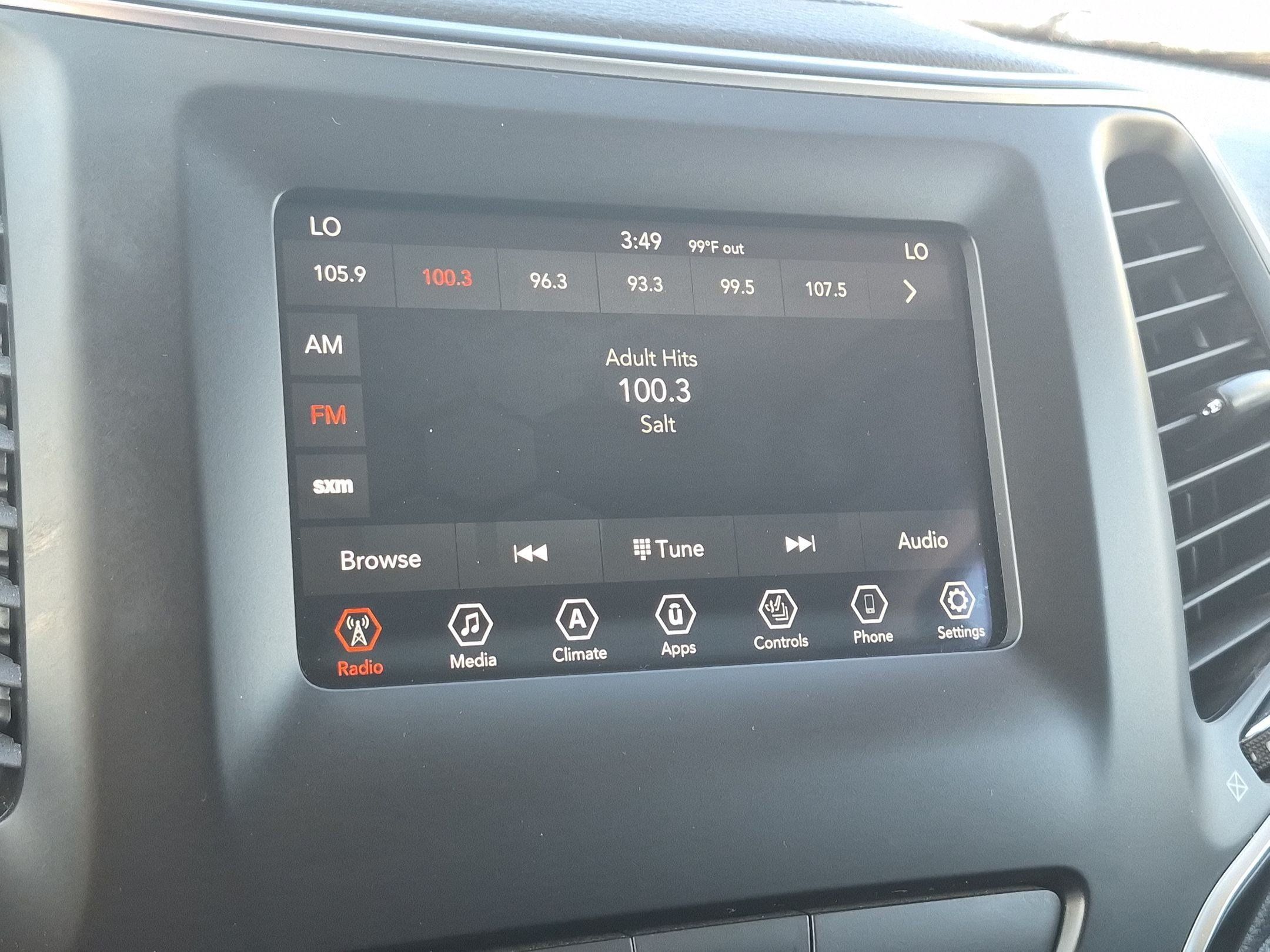 Used 2019 Jeep Cherokee Latitude Plus w/ Comfort/Convenience Group AWD/4WD image 19
