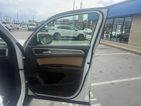 Used 2020 Volkswagen Atlas Cross Sport SE w/ Panoramic Sunroof Package AWD/4WD image 26