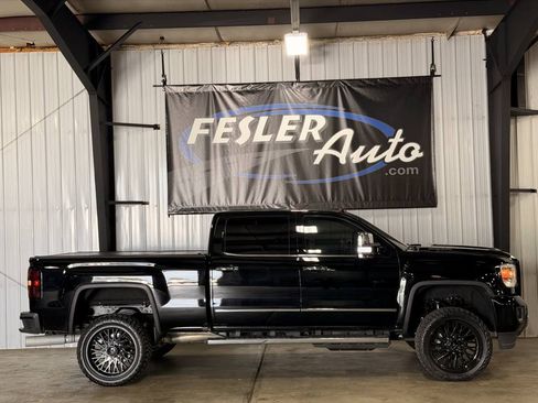 Used 2018 GMC Sierra 2500 SLT w/ Duramax Plus Package AWD/4WD image 1