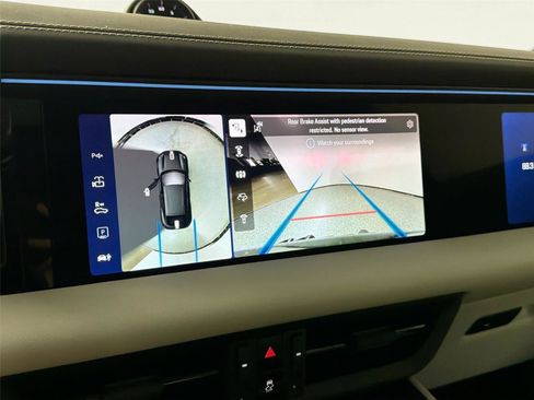 Used 2026 Porsche Macan Electric RWD image 23