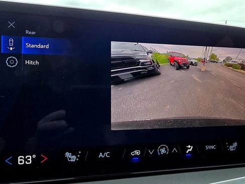 Used 2026 Chevrolet Traverse LT AWD/4WD image 47