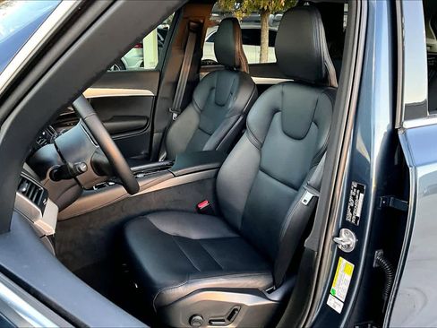 Used 2024 Volvo XC90 B5 Core w/ Protection Package Premier image 9
