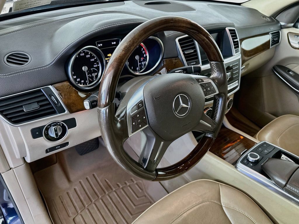 Used 2014 Mercedes-Benz GL 550 4MATIC image 30