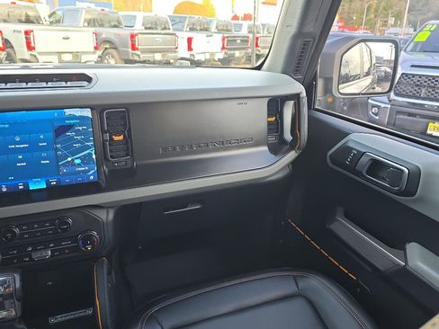 Certified 2022 Ford Bronco Badlands w/ Sasquatch Package image 24