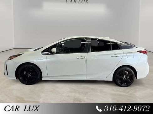 Used 2019 Toyota Prius XLE w/ Carpet Mat Package FWD image 2