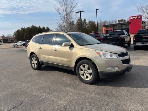 Used 2010 Chevrolet Traverse LT image 3