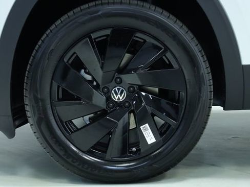 New 2026 Volkswagen Atlas SE FWD image 8