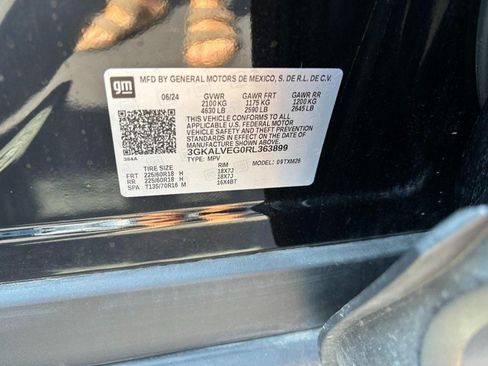 Used 2024 GMC Terrain SLT AWD/4WD image 18