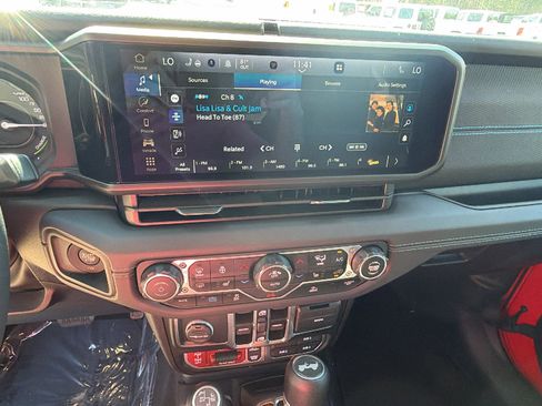 Used 2025 Jeep Wrangler Unlimited Rubicon 4xe w/ Convenience Group image 32