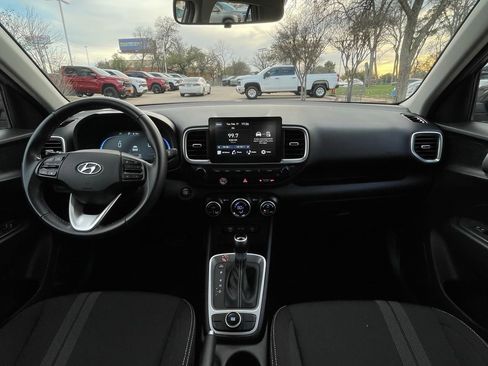 Used 2025 Hyundai Venue SEL image 10