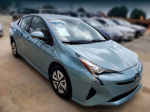 Used 2017 Toyota Prius Three w/ Carpet Mat Package FWD image 19