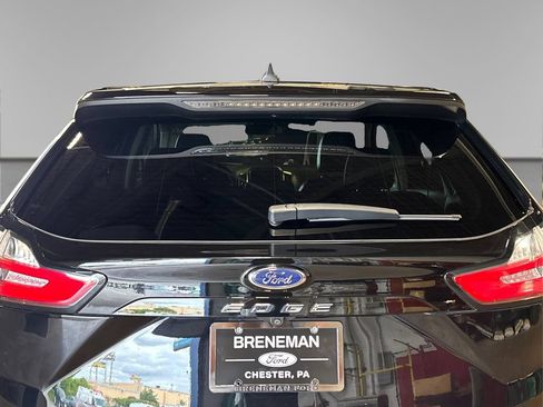 Certified 2023 Ford Edge Titanium AWD/4WD image 19