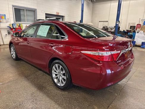 Used 2017 Toyota Camry XLE FWD image 4