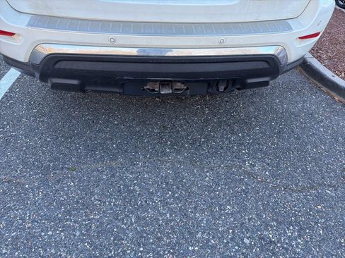 Used 2018 Nissan Pathfinder Platinum image 3