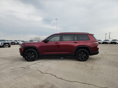 Used 2021 Jeep Grand Cherokee L Laredo RWD image 4