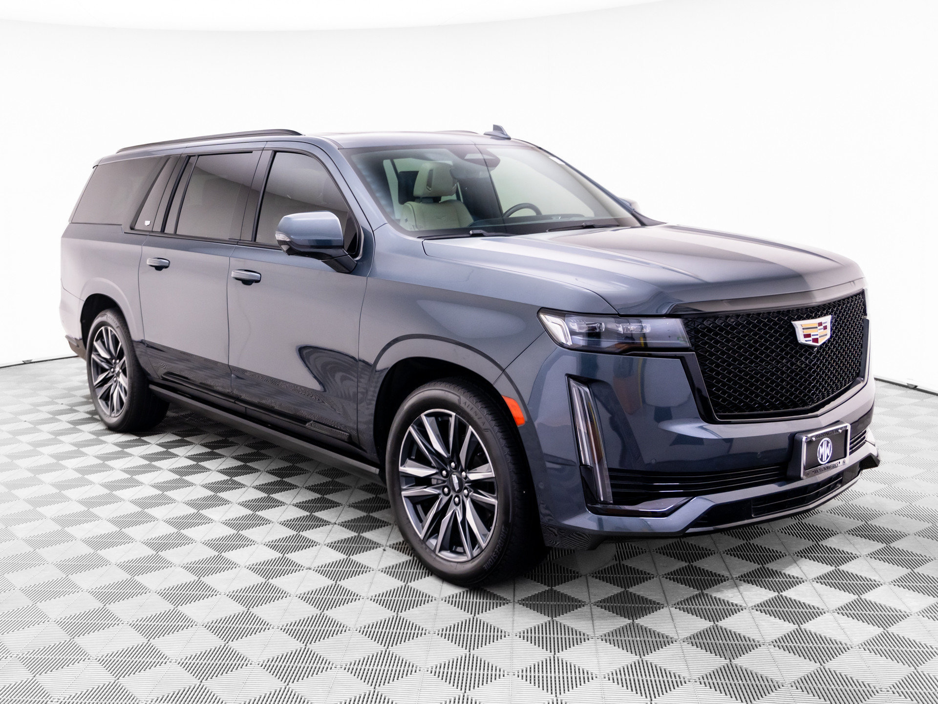 Used 2021 Cadillac Escalade ESV Sport w/ Driver Assist Tech Package AWD/4WD image 7