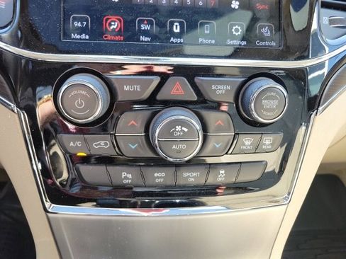 Used 2020 Jeep Grand Cherokee Overland image 28