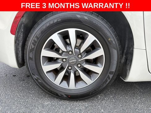 Used 2021 Chrysler Pacifica Touring-L FWD image 31