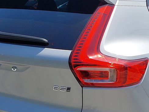 Used 2024 Volvo XC40 B5 Plus AWD/4WD image 35