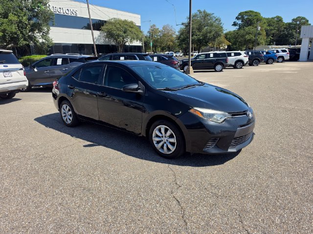 Used 2015 Toyota Corolla LE FWD image 2