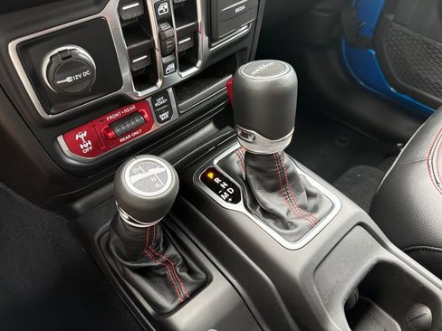 Used 2023 Jeep Gladiator Rubicon w/ LED Lighting Group AWD/4WD image 35