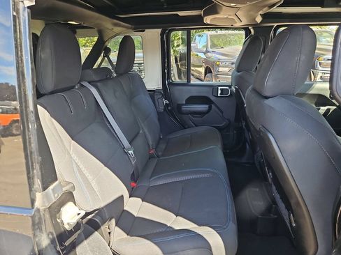 Used 2024 Jeep Wrangler Unlimited Rubicon 4xe w/ Technology Group AWD/4WD image 15