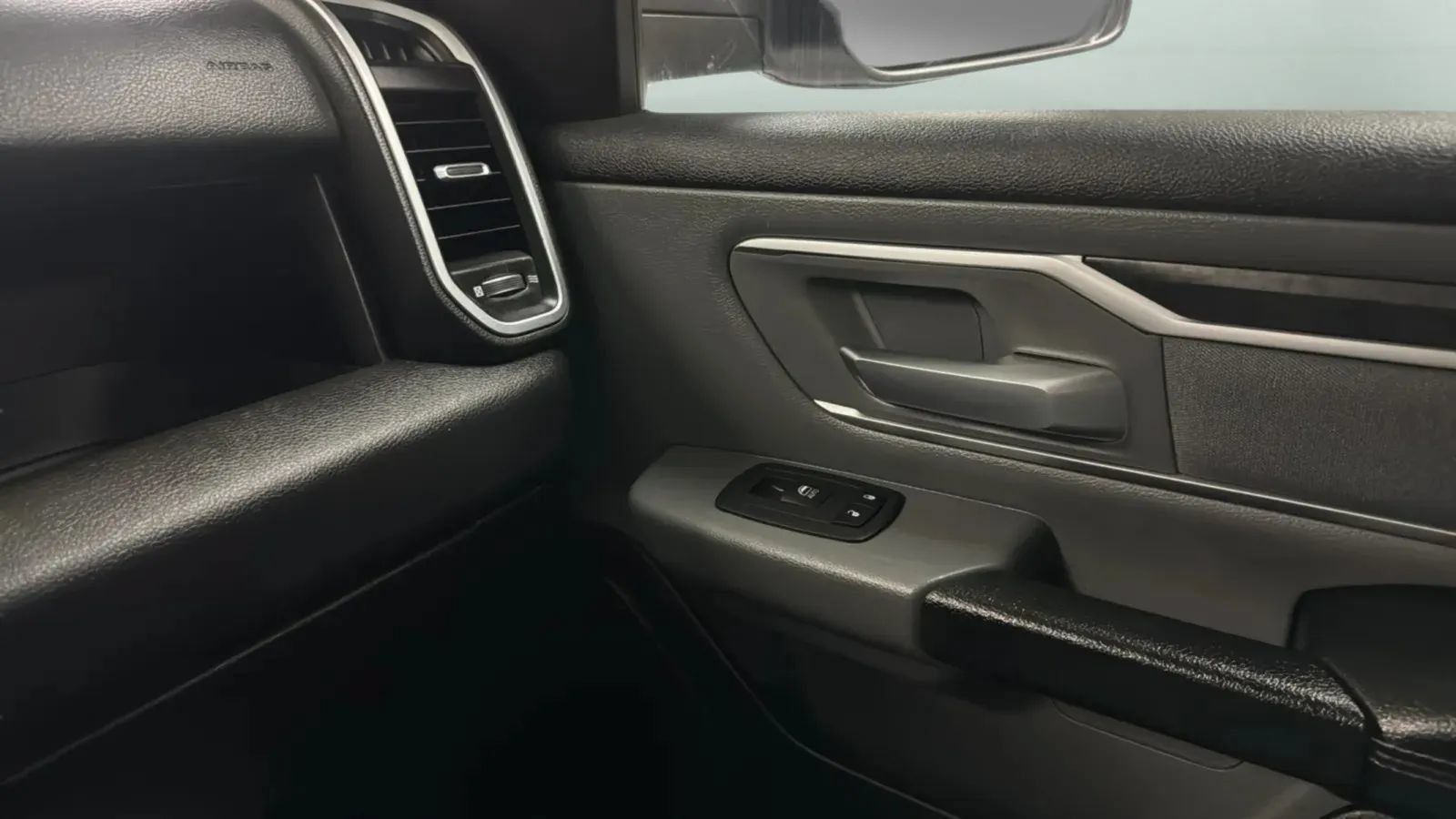 Used 2020 RAM 1500 Big Horn RWD image 17