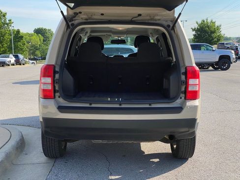 Used 2016 Jeep Patriot Latitude AWD/4WD image 7