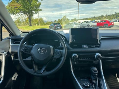 Used 2024 Toyota RAV4 LE AWD/4WD image 15