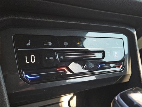 Used 2023 Volkswagen Tiguan SE R-Line image 36