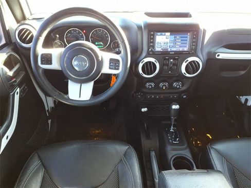 Used 2015 Jeep Wrangler Unlimited Sahara image 9