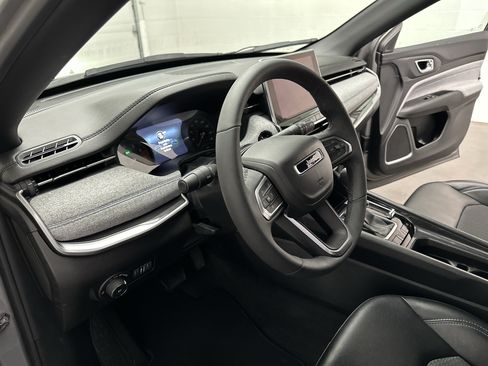 Used 2023 Jeep Compass Latitude AWD/4WD image 16