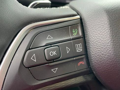 Used 2025 Jeep Grand Cherokee Altitude RWD image 6
