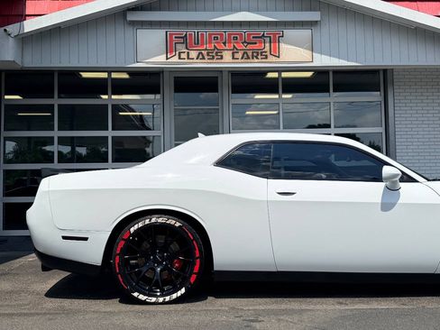 Used 2016 Dodge Challenger SRT Hellcat RWD image 9