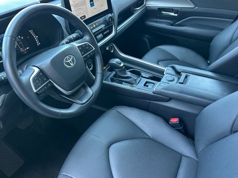 Certified 2025 Toyota Grand Highlander FWD image 9