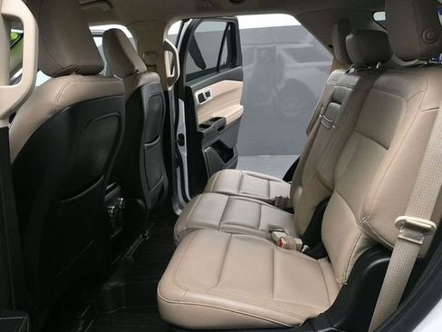 Used 2020 Ford Explorer XLT w/ Equipment Group 202A image 17