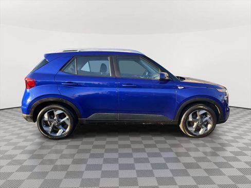 Used 2024 Hyundai Venue SEL FWD image 4